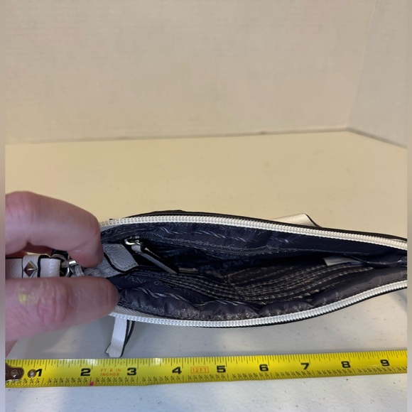 Simply Vera Vera Wang Blue and White Clutch - Picture 3 of 4